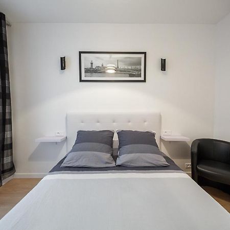 Near Eiffel Tower - Beautiful Flat Apartment Париж Екстериор снимка