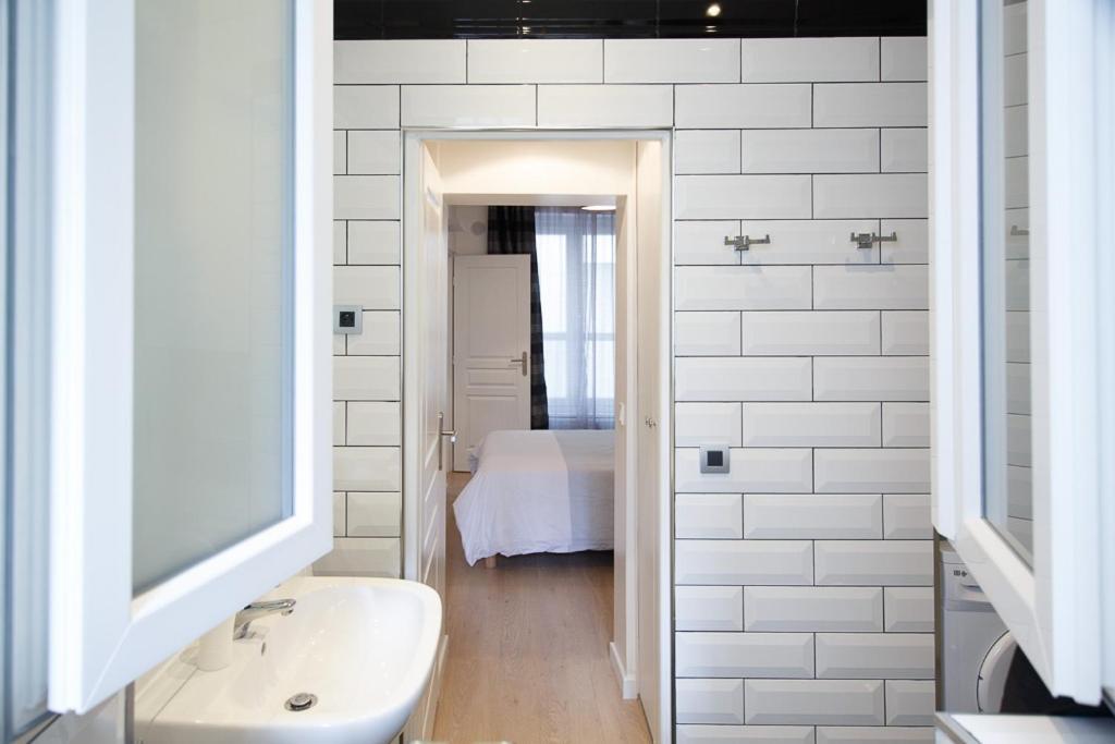 Near Eiffel Tower - Beautiful Flat Apartment Париж Екстериор снимка